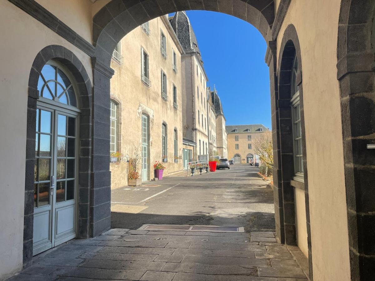 Logis Hotel Ancien Grand Seminaire Saint-Flour  Exterior foto